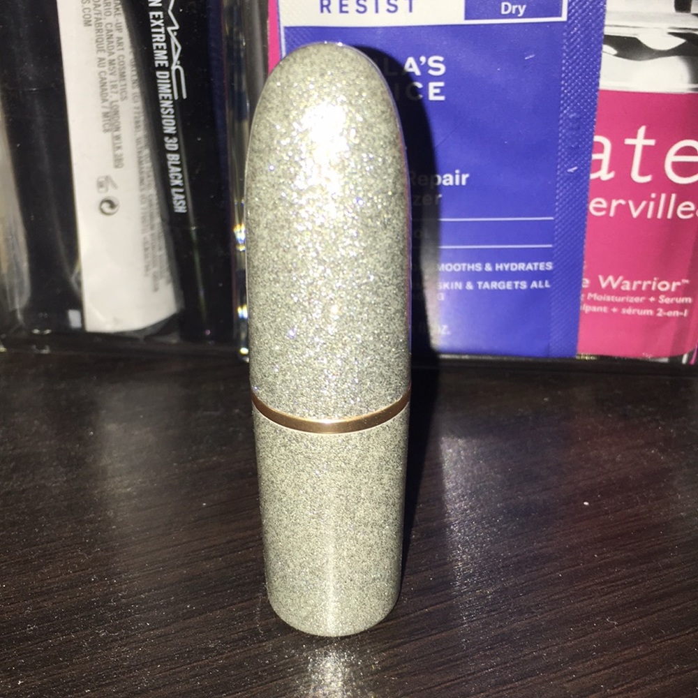 MAC x Mariah Carey lipstick in Bit of Bubbly